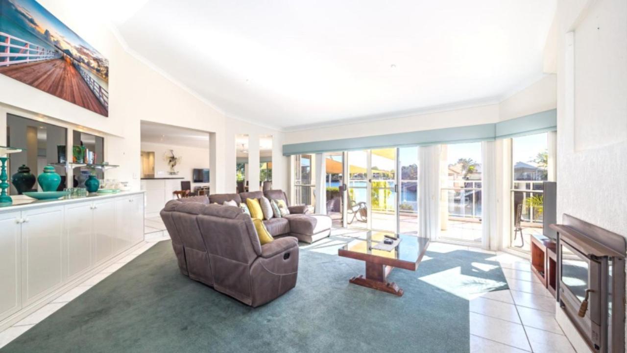 Spacious Canal Home! Banksia Beach Exterior foto